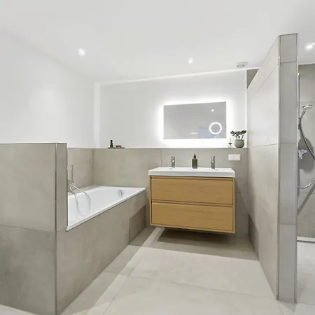 Apartament Zentrum, Naehe Dom Und Messe, 98 Qm, 3 Zi, Kostenloser Parkplatz Kolonia